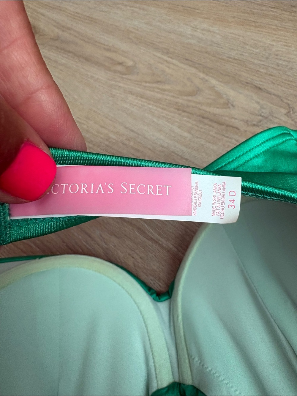 Victoria’s Secret Green Twist Front Halter Bikini Top - Picture 4 of 4